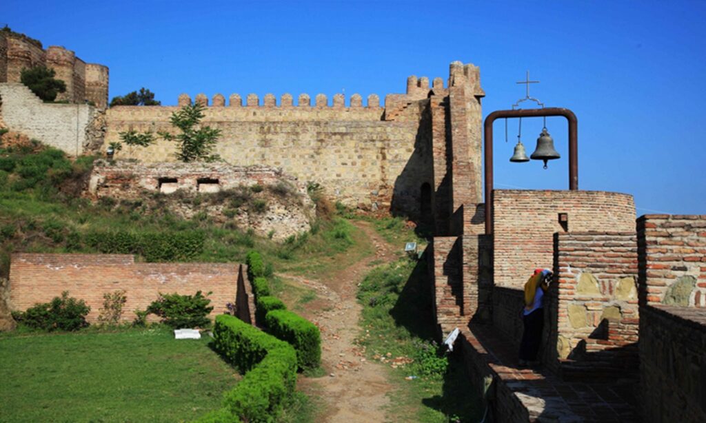 نمایی از قلعه ناریکالا